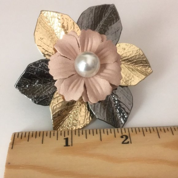 Awesome Flower Cocktail Ring - Picture 9 of 10